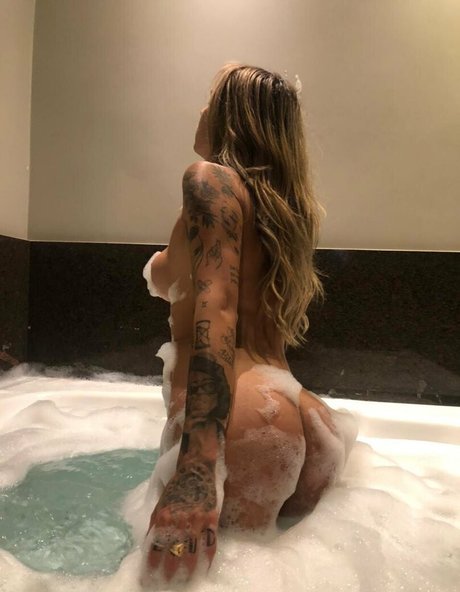 Foto desnuda filtrada de OnlyFans de Bruninhatgirl