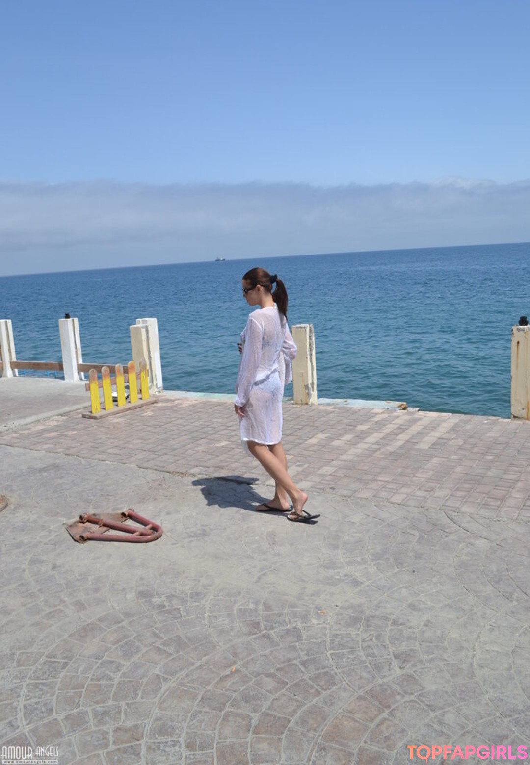 Foto desnuda filtrada de OnlyFans de Amourangels #22 Foto desnuda filtrada de OnlyFans de Amourangels #22