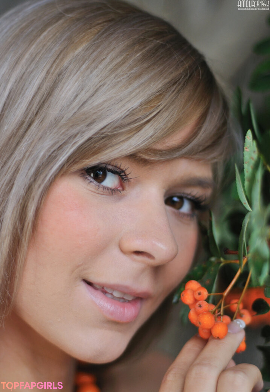 Foto desnuda filtrada de OnlyFans de Amourangels #602 Foto desnuda filtrada de OnlyFans de Amourangels #602