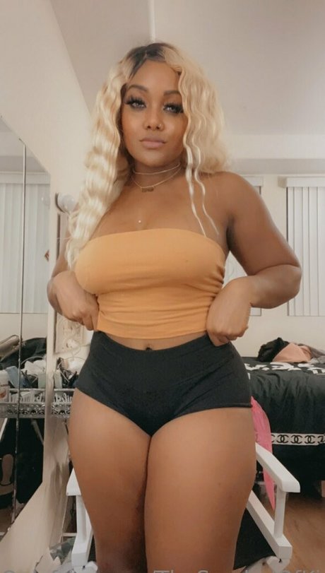 Foto desnuda filtrada de OnlyFans de Thesymbolofkim