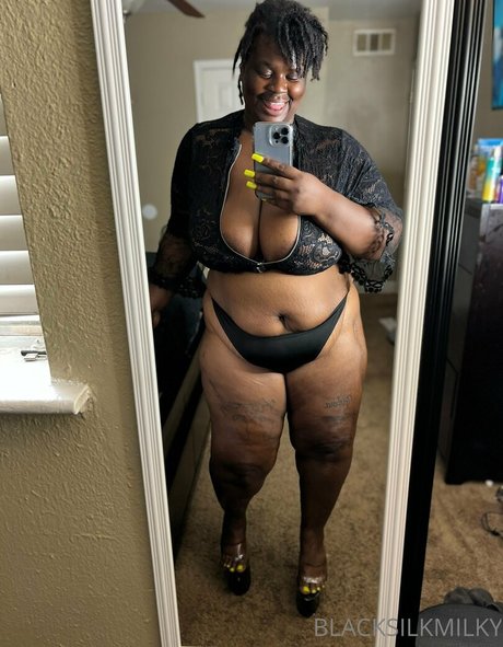 Foto desnuda filtrada de OnlyFans de Sexyblacksilkp1