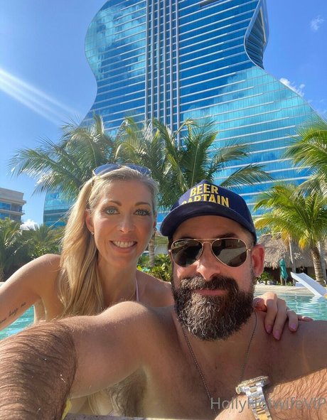 Hollyhotwifevip
