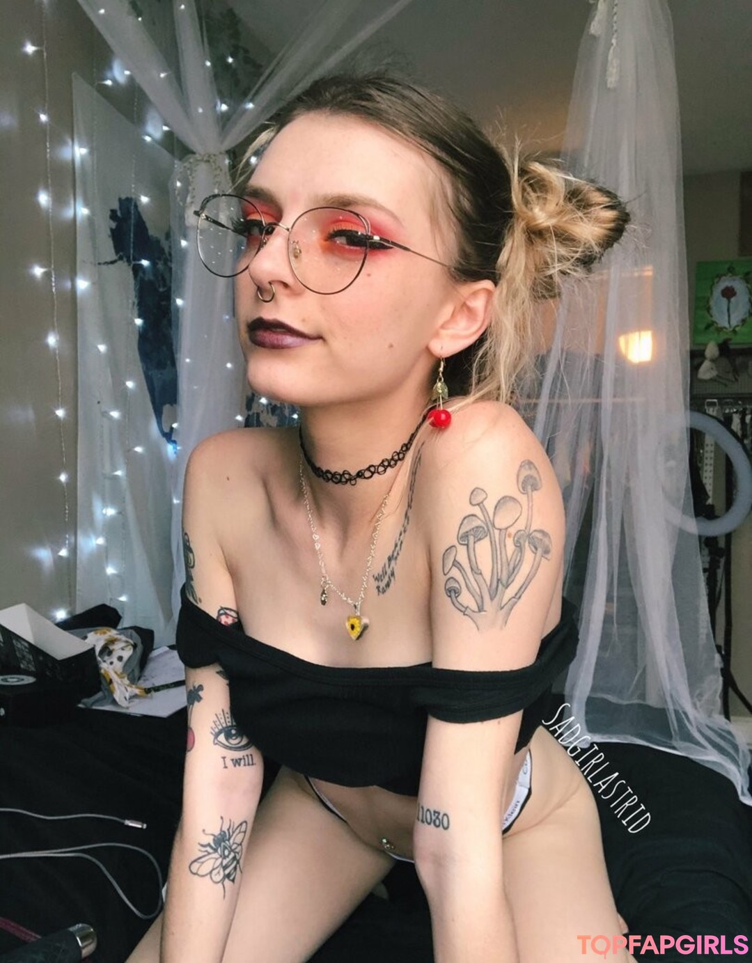 Foto desnuda filtrada de OnlyFans de Sadgirlastridsfree #60 Foto desnuda filtrada de OnlyFans de Sadgirlastridsfree #60