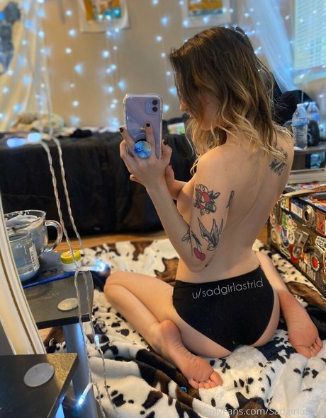 Foto desnuda filtrada de OnlyFans de Sadgirlastridsfree