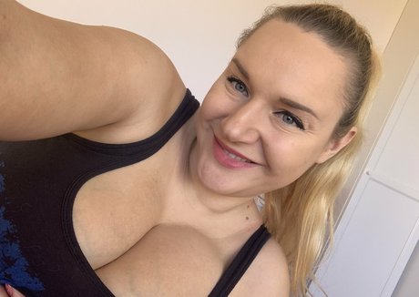 Foto desnuda filtrada de OnlyFans de Dollyfoxvip