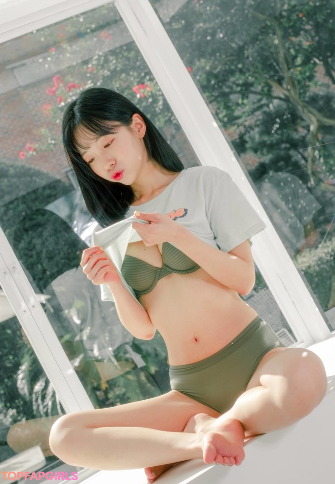 Foto desnuda filtrada de OnlyFans de Leeesovely #15 Foto desnuda filtrada de OnlyFans de Leeesovely #15