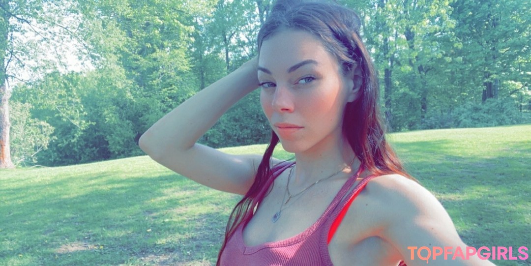 Foto desnuda filtrada de OnlyFans de Bellapetitewifey #21 Foto desnuda filtrada de OnlyFans de Bellapetitewifey #21