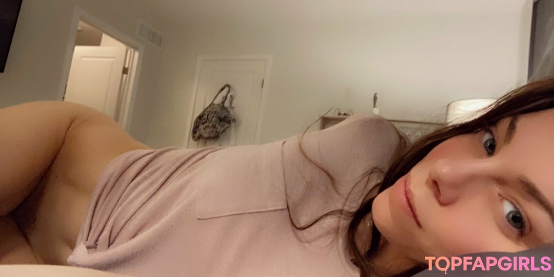 Foto desnuda filtrada de OnlyFans de Bellapetitewifey #25 Foto desnuda filtrada de OnlyFans de Bellapetitewifey #25