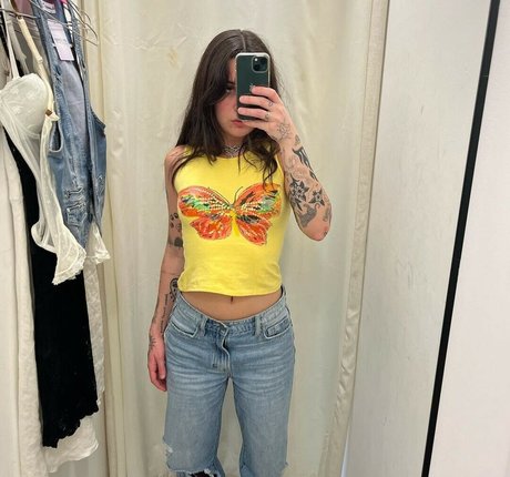 Foto desnuda filtrada de OnlyFans de Bea Miller