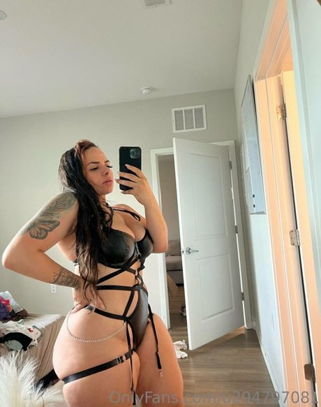 Foto desnuda filtrada de OnlyFans de Vbadestbeauty