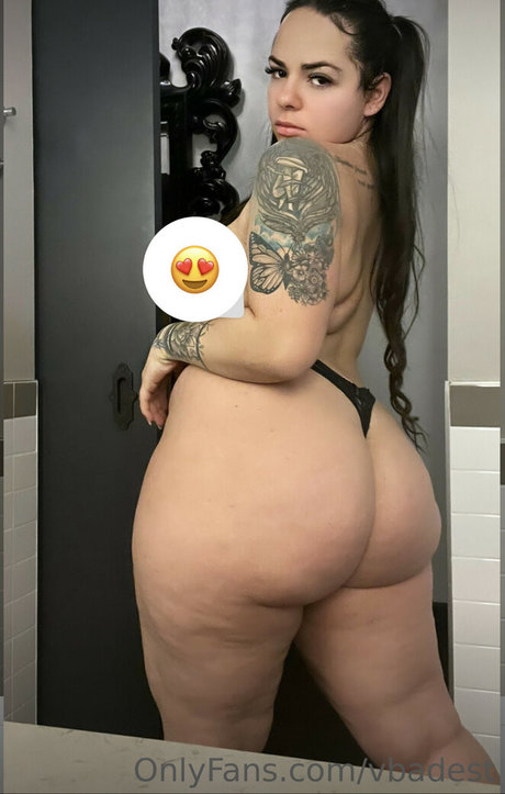 Foto desnuda filtrada de OnlyFans de Vbadestbeauty