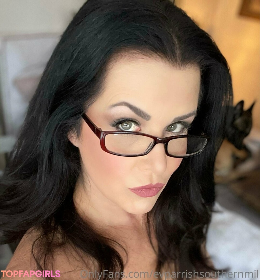 Foto desnuda filtrada de OnlyFans de Evparrishsouthernmil #30 Foto desnuda filtrada de OnlyFans de Evparrishsouthernmil #30