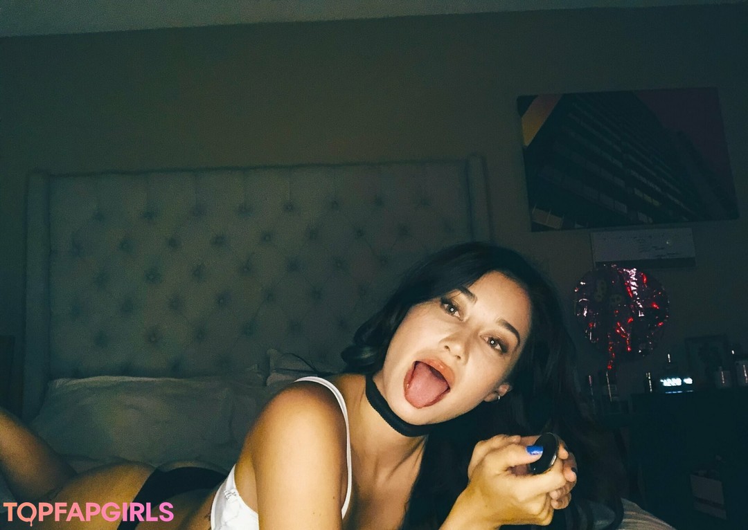 Foto desnuda filtrada de OnlyFans de Karleaxoxo #43 Foto desnuda filtrada de OnlyFans de Karleaxoxo #43