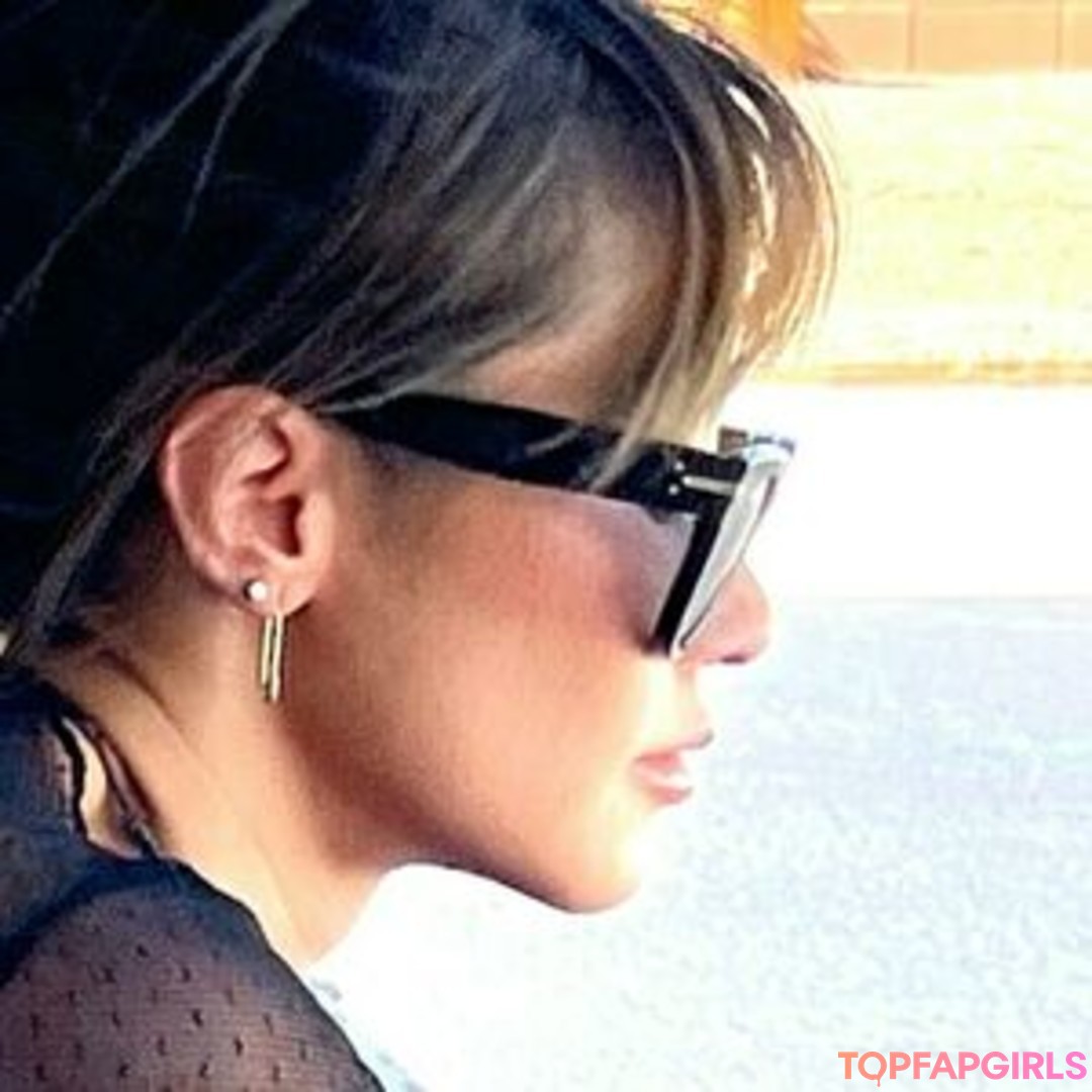 Foto desnuda filtrada de OnlyFans de Karleaxoxo #96 Foto desnuda filtrada de OnlyFans de Karleaxoxo #96