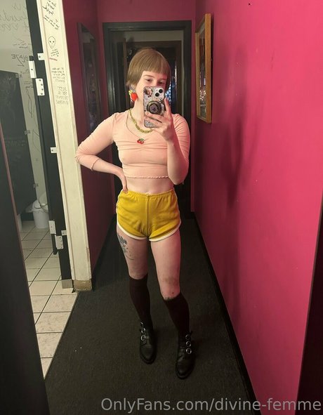 Foto desnuda filtrada de OnlyFans de Divinefemme
