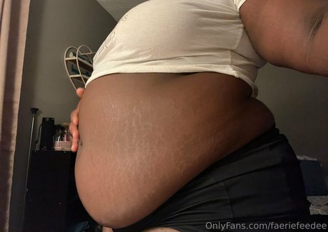 Foto desnuda filtrada de OnlyFans de Faeriefeedee