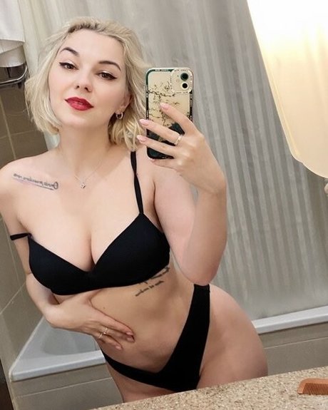Foto desnuda filtrada de OnlyFans de Dear Iris