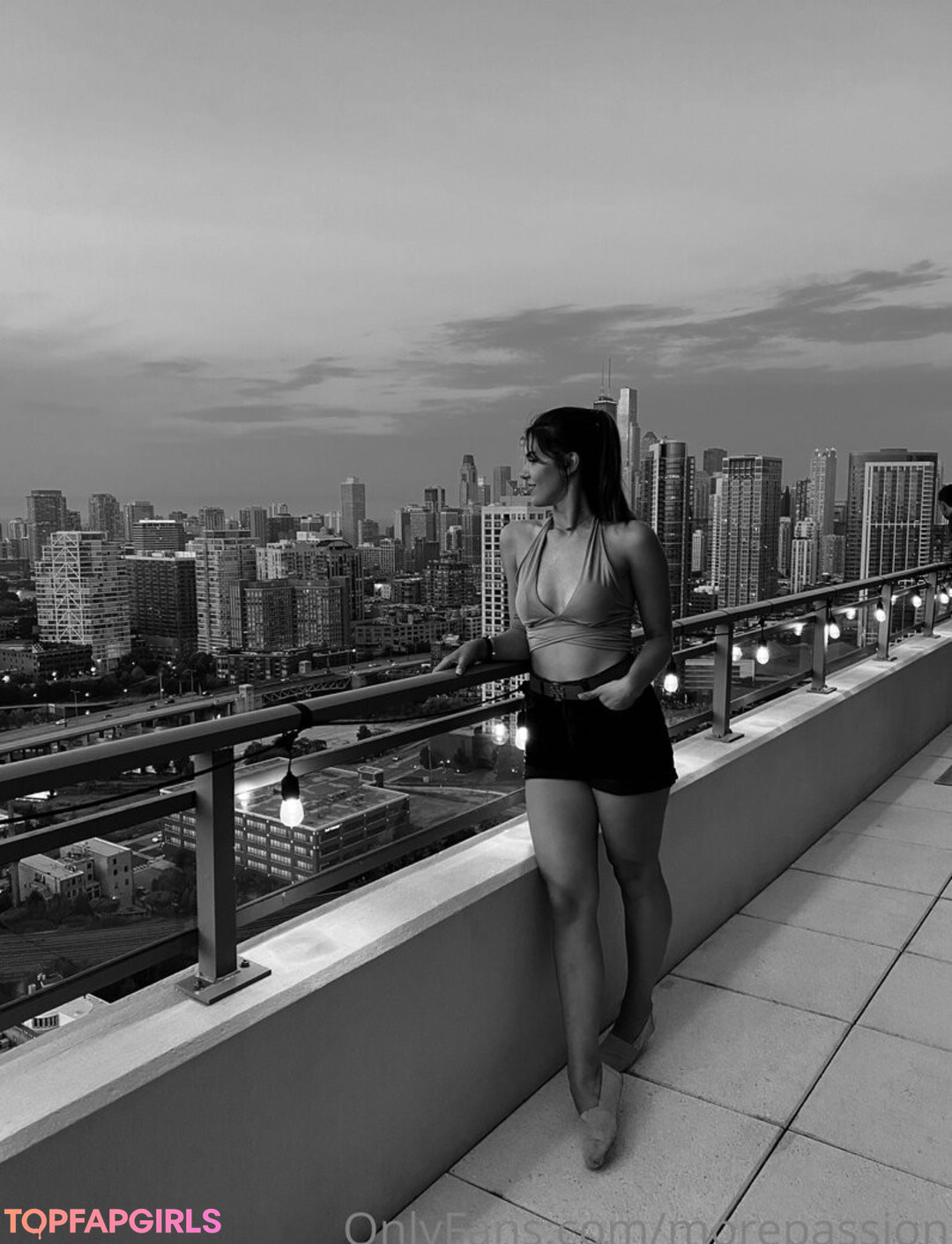 Foto desnuda filtrada de OnlyFans de Morepassion #2 Foto desnuda filtrada de OnlyFans de Morepassion #2