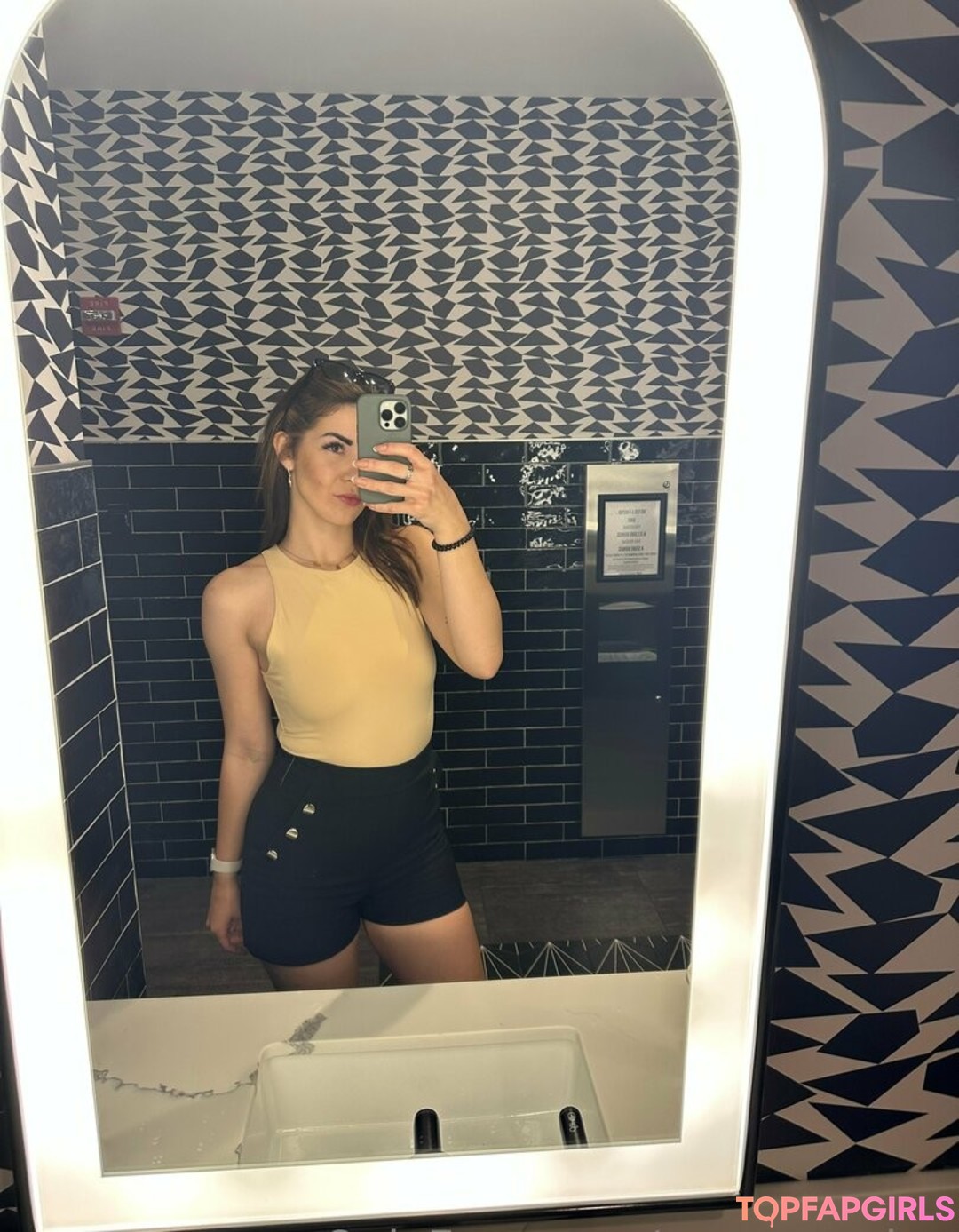 Foto desnuda filtrada de OnlyFans de Morepassion #9 Foto desnuda filtrada de OnlyFans de Morepassion #9