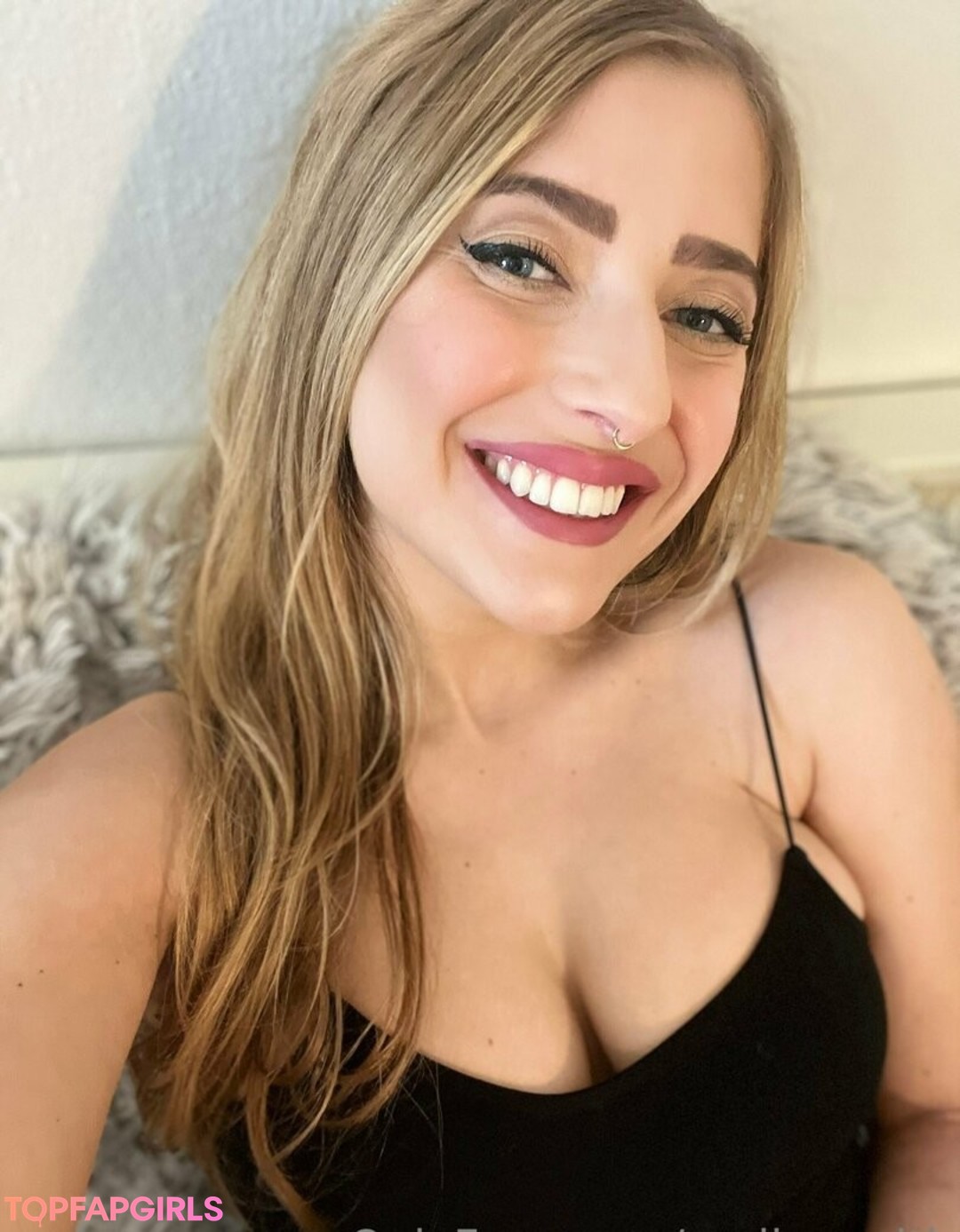 Foto desnuda filtrada de OnlyFans de Emilysmith #29 Foto desnuda filtrada de OnlyFans de Emilysmith #29