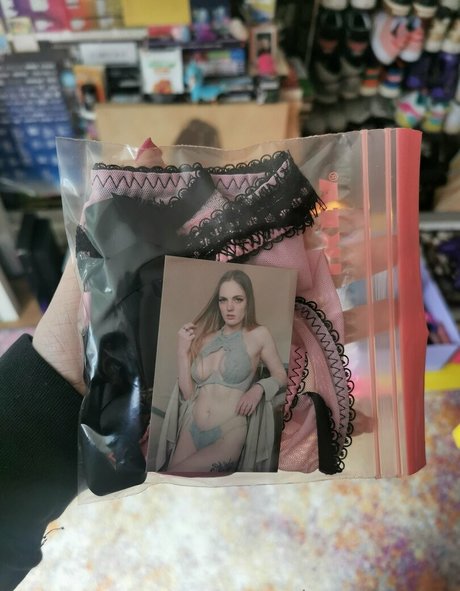 Foto desnuda filtrada de OnlyFans de Carlyraesummers