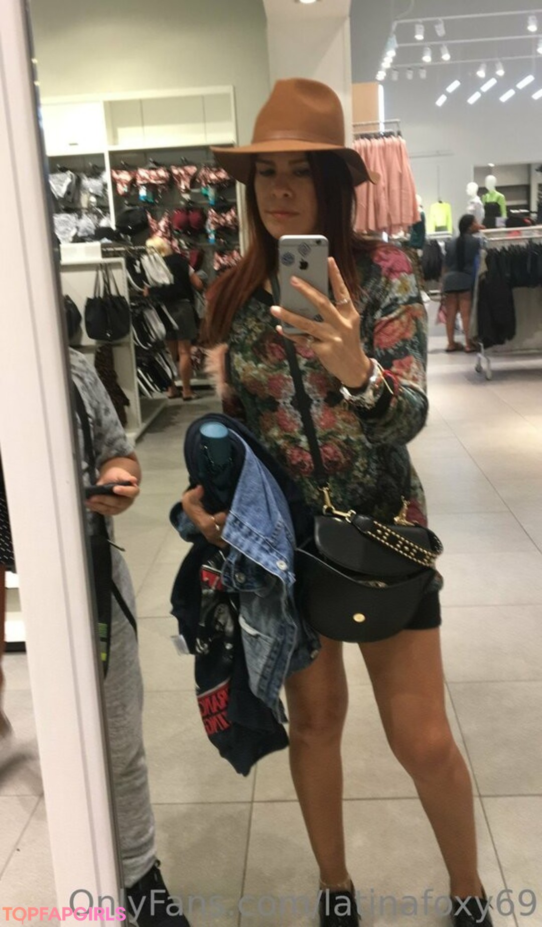 Foto desnuda filtrada de OnlyFans de Latinafoxy69 #40 Foto desnuda filtrada de OnlyFans de Latinafoxy69 #40