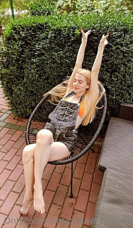 Outlaw_blonde