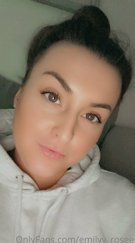 Emilyy_rosee