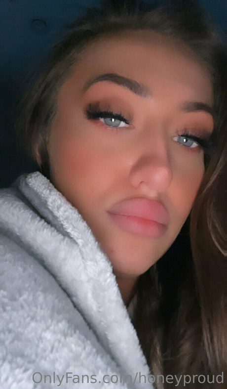 Foto desnuda filtrada de OnlyFans de Honeyproud