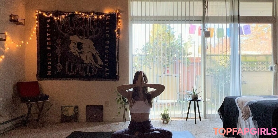 Foto desnuda filtrada de OnlyFans de Alignedbyjuniper #38 Foto desnuda filtrada de OnlyFans de Alignedbyjuniper #38