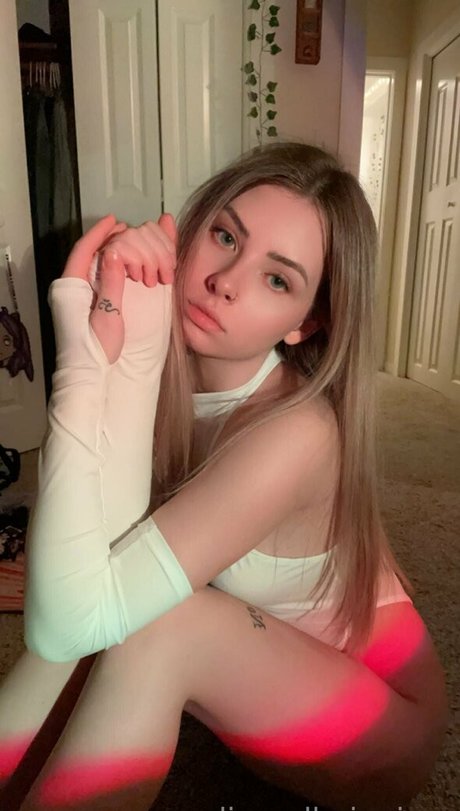 Foto desnuda filtrada de OnlyFans de Alignedbyjuniper