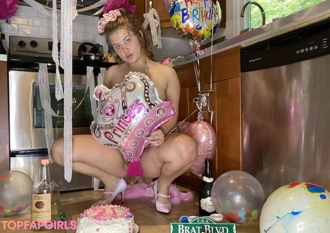 Foto desnuda filtrada de OnlyFans de Bellecreed #10 Foto desnuda filtrada de OnlyFans de Bellecreed #10