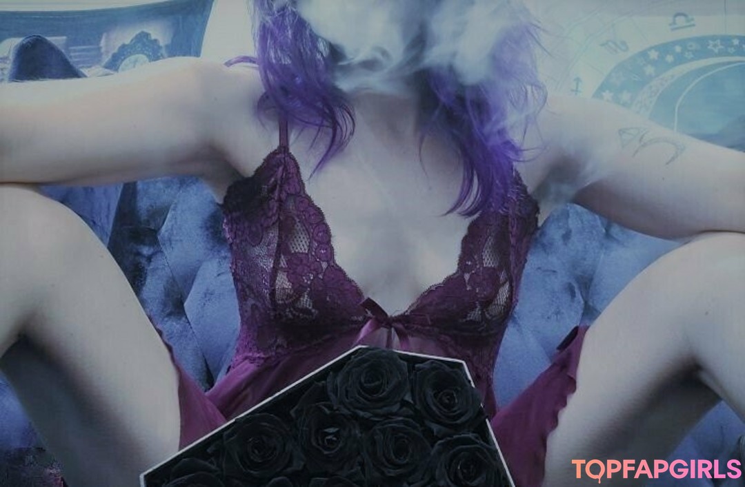 Foto desnuda filtrada de OnlyFans de Flamenymph #14 Foto desnuda filtrada de OnlyFans de Flamenymph #14