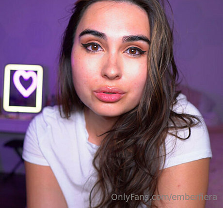 Foto desnuda filtrada de OnlyFans de Emberfiera