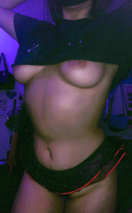 Foto desnuda filtrada de OnlyFans de Poutyprxncxss420