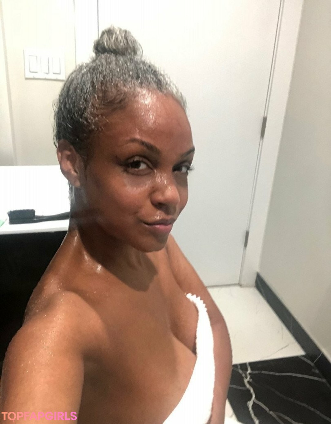 Foto desnuda filtrada de OnlyFans de Sinnamon Love #114 Foto desnuda filtrada de OnlyFans de Sinnamon Love #114