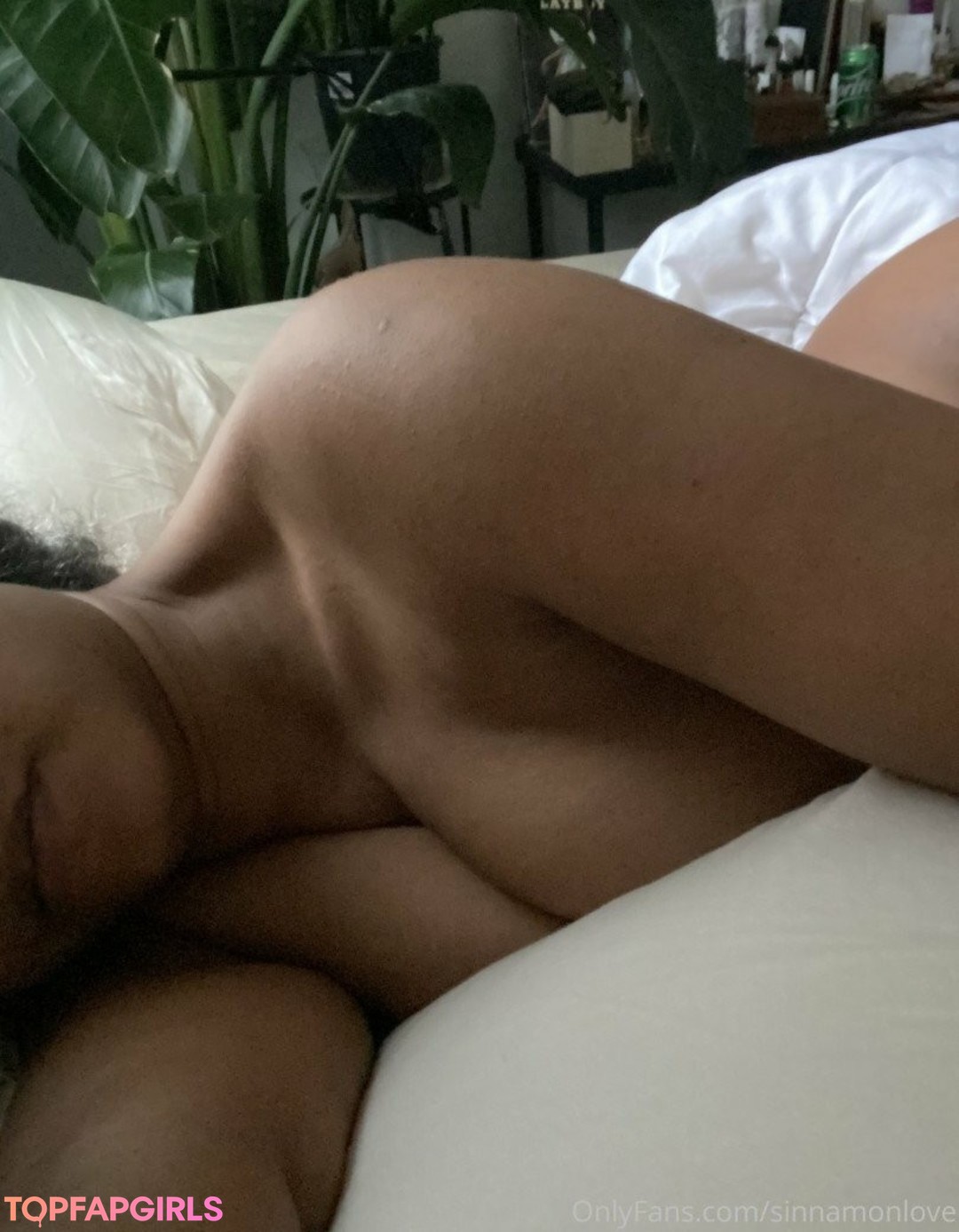 Foto desnuda filtrada de OnlyFans de Sinnamon Love #126 Foto desnuda filtrada de OnlyFans de Sinnamon Love #126