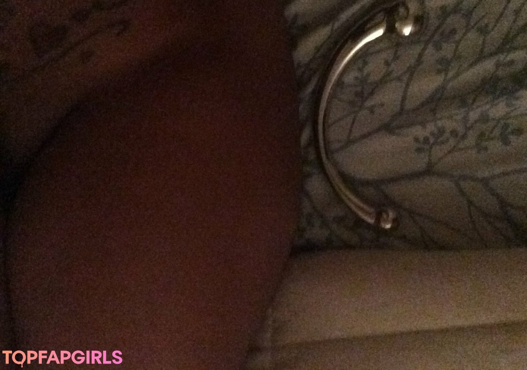 Foto desnuda filtrada de OnlyFans de Sinnamon Love #43 Foto desnuda filtrada de OnlyFans de Sinnamon Love #43