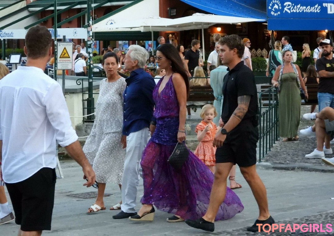 Foto desnuda filtrada de OnlyFans de Catherine Zetajones #72 Foto desnuda filtrada de OnlyFans de Catherine Zetajones #72