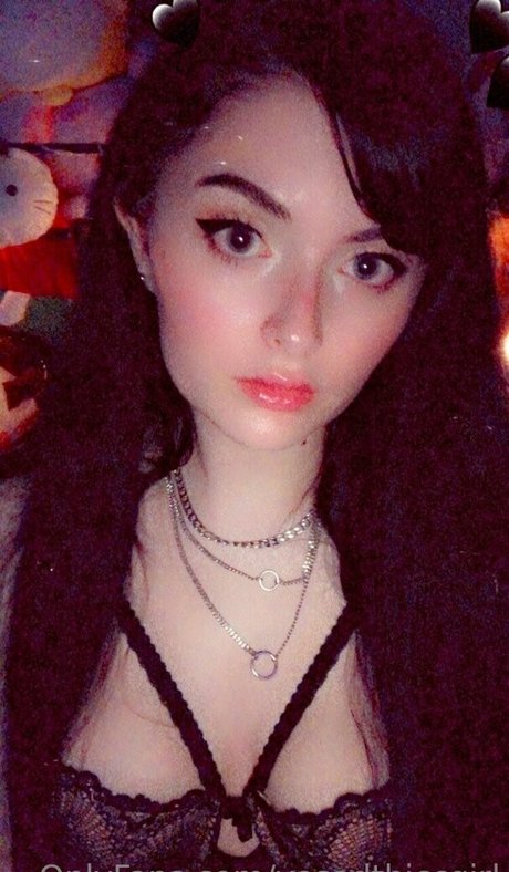 Foto desnuda filtrada de OnlyFans de Yosadthiccgirl