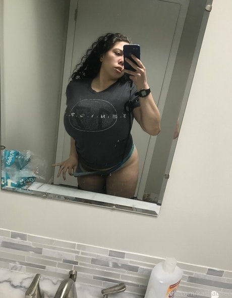 Foto desnuda filtrada de OnlyFans de Kashabaee