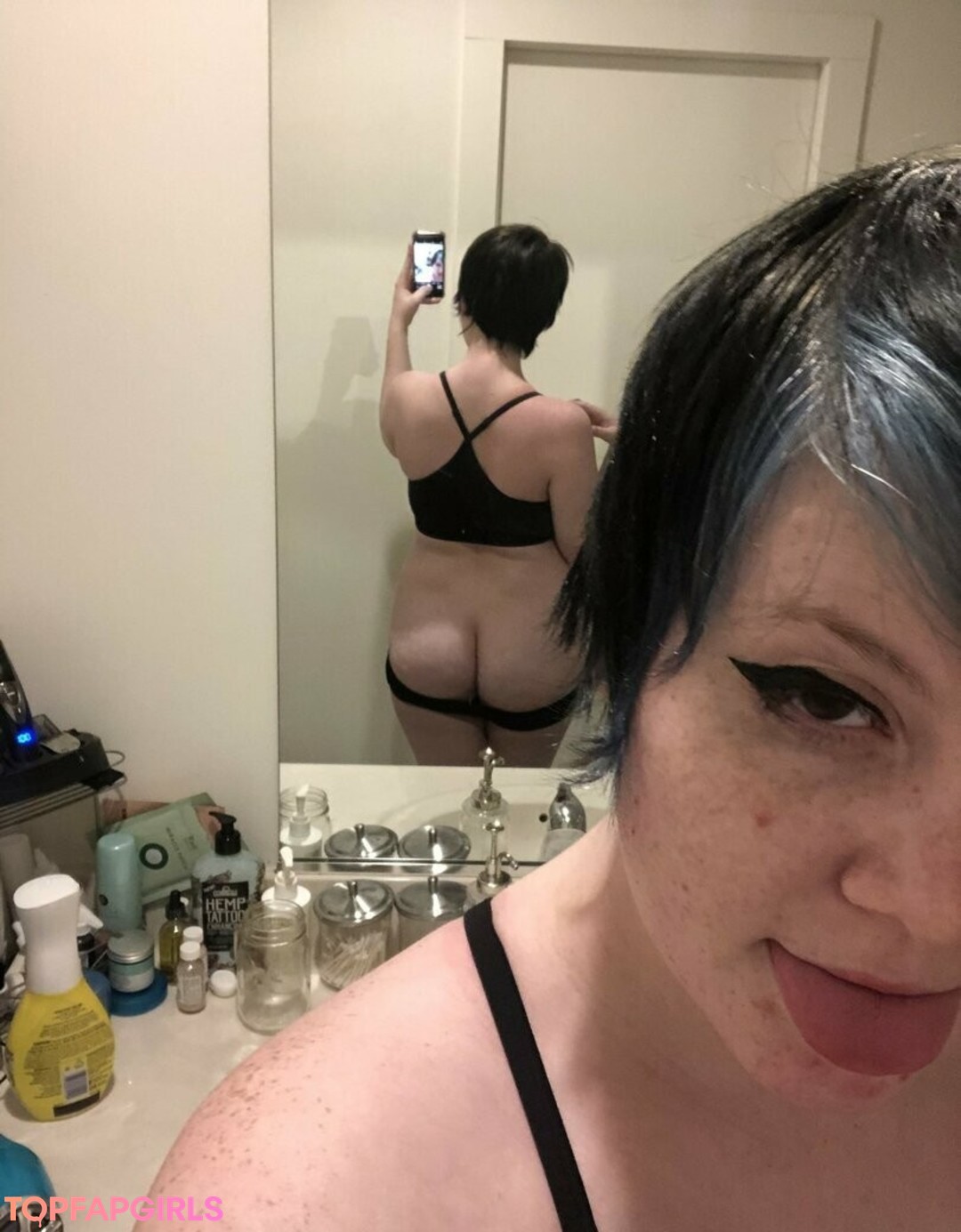 Foto desnuda filtrada de OnlyFans de Thebunnybee #37 Foto desnuda filtrada de OnlyFans de Thebunnybee #37