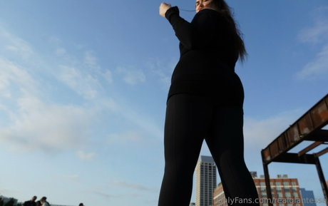Foto desnuda filtrada de OnlyFans de Realgiantessa