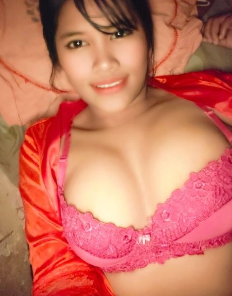 Foto desnuda filtrada de OnlyFans de Mama Muda Anjani