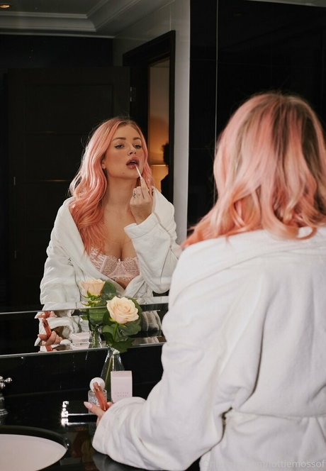 Foto desnuda filtrada de OnlyFans de Lottiemossof