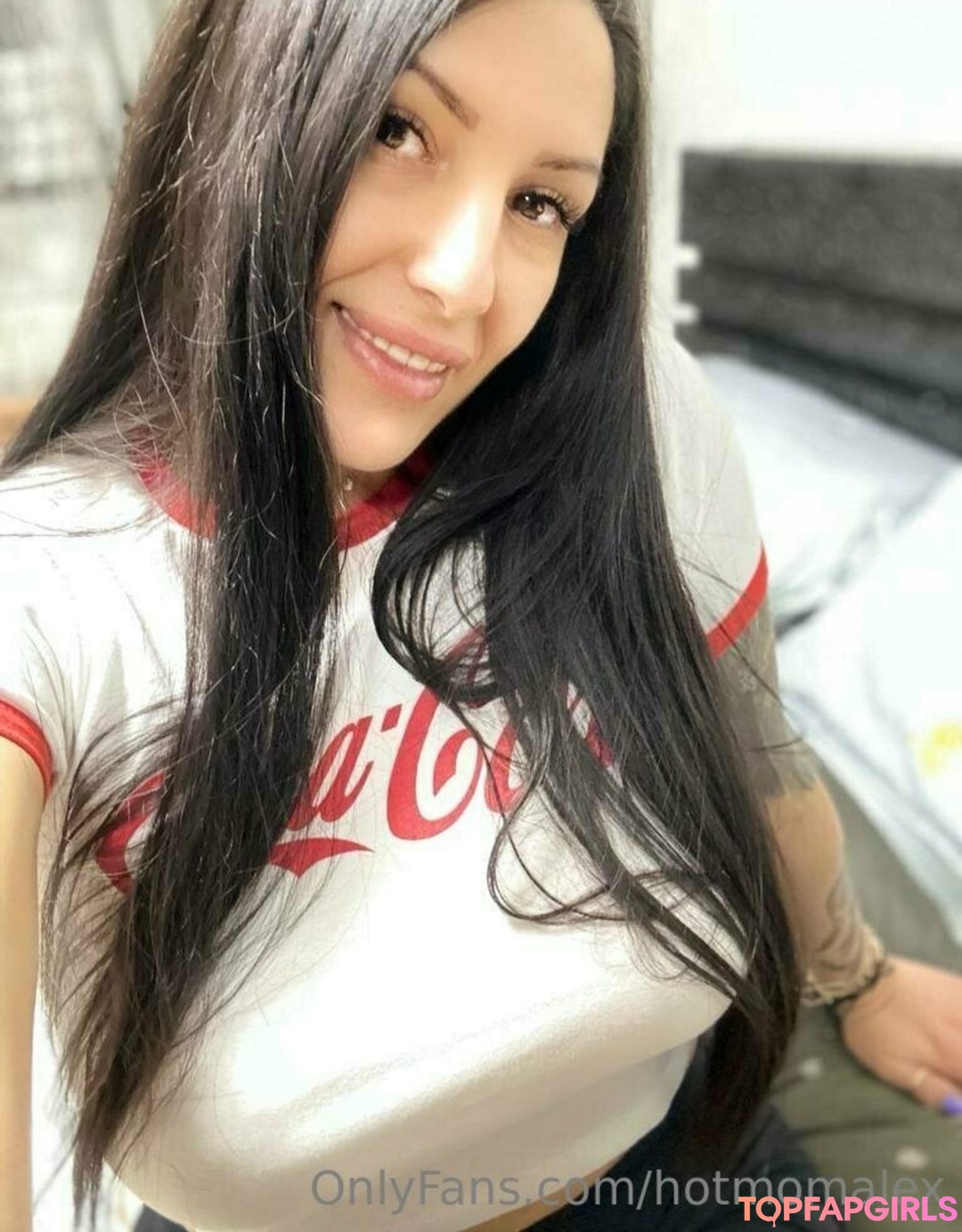 Foto desnuda filtrada de OnlyFans de Hotmomalex #84 Foto desnuda filtrada de OnlyFans de Hotmomalex #84