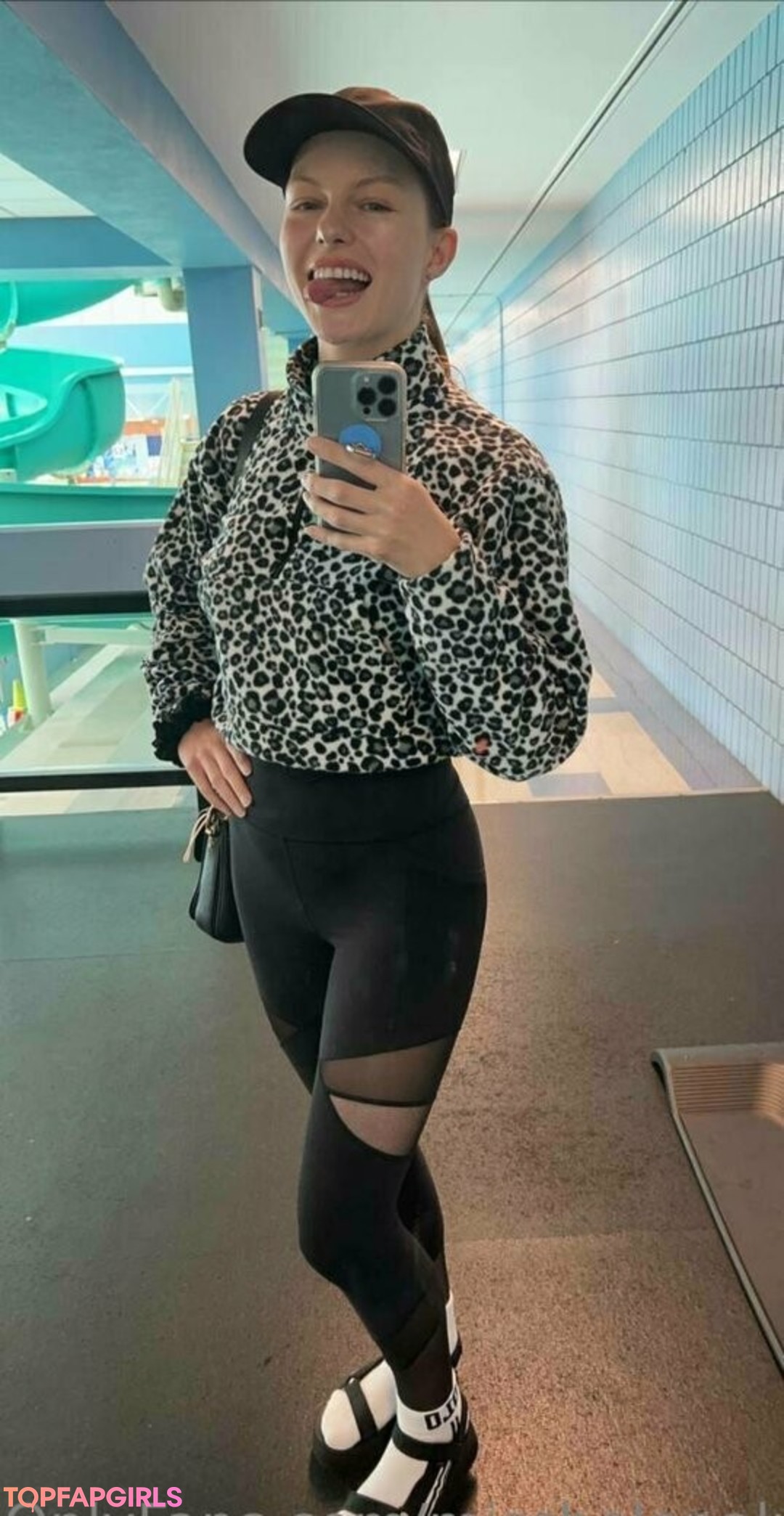 Foto desnuda filtrada de OnlyFans de Misshelenalue #397 Foto desnuda filtrada de OnlyFans de Misshelenalue #397