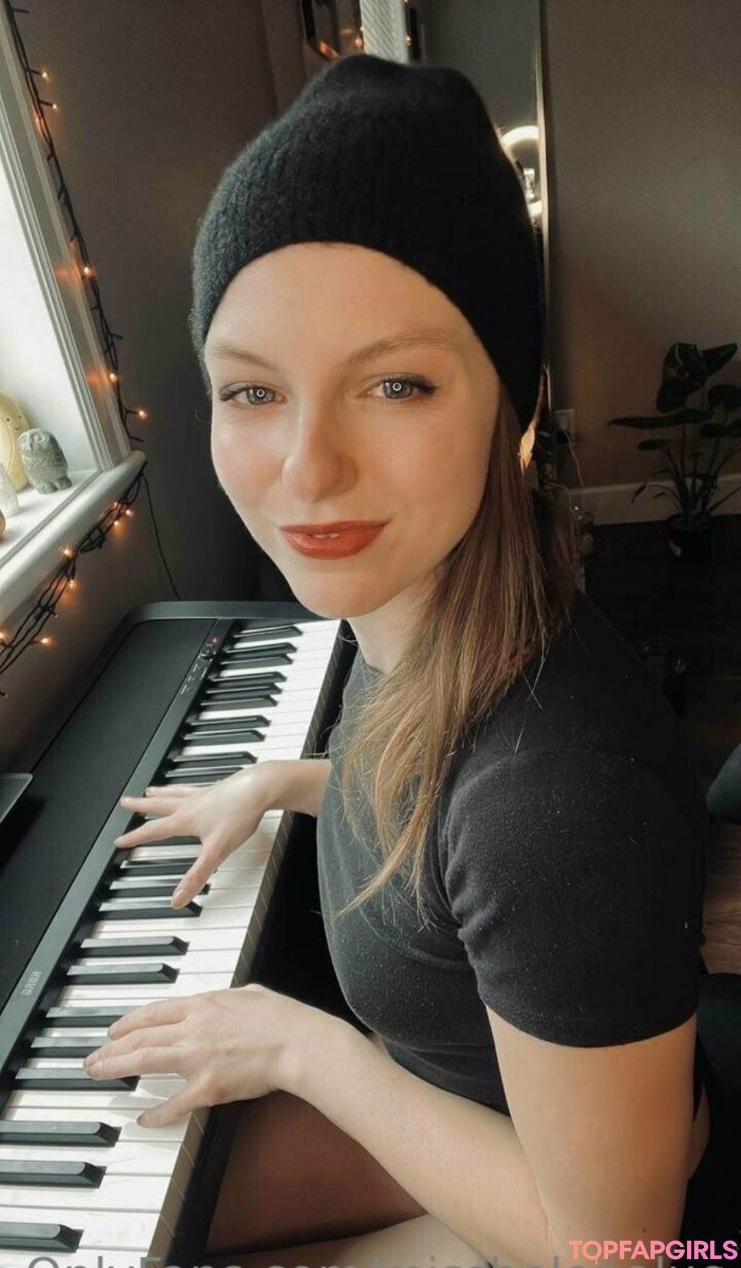 Foto desnuda filtrada de OnlyFans de Misshelenalue #4 Foto desnuda filtrada de OnlyFans de Misshelenalue #4