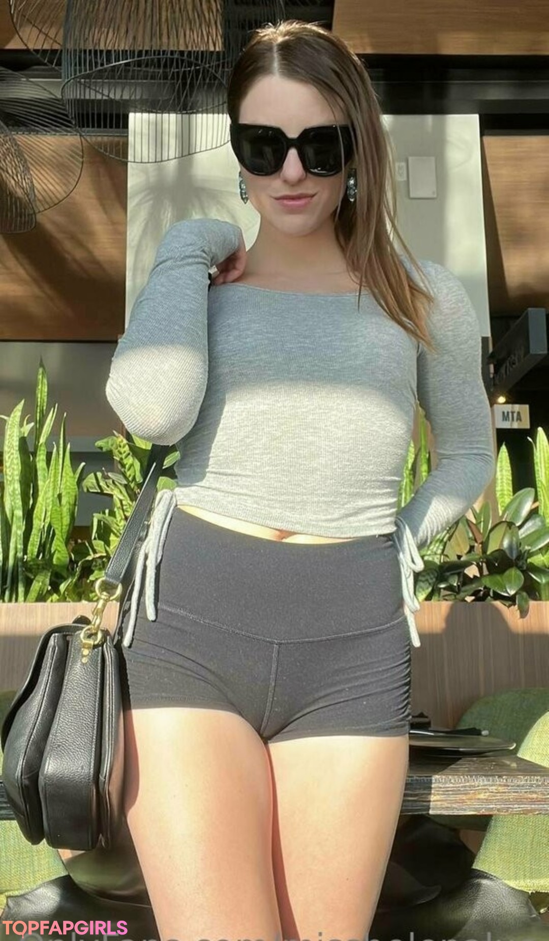 Foto desnuda filtrada de OnlyFans de Misshelenalue #404 Foto desnuda filtrada de OnlyFans de Misshelenalue #404