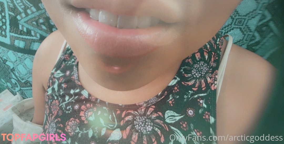 Foto desnuda filtrada de OnlyFans de Arcticgoddess #13 Foto desnuda filtrada de OnlyFans de Arcticgoddess #13